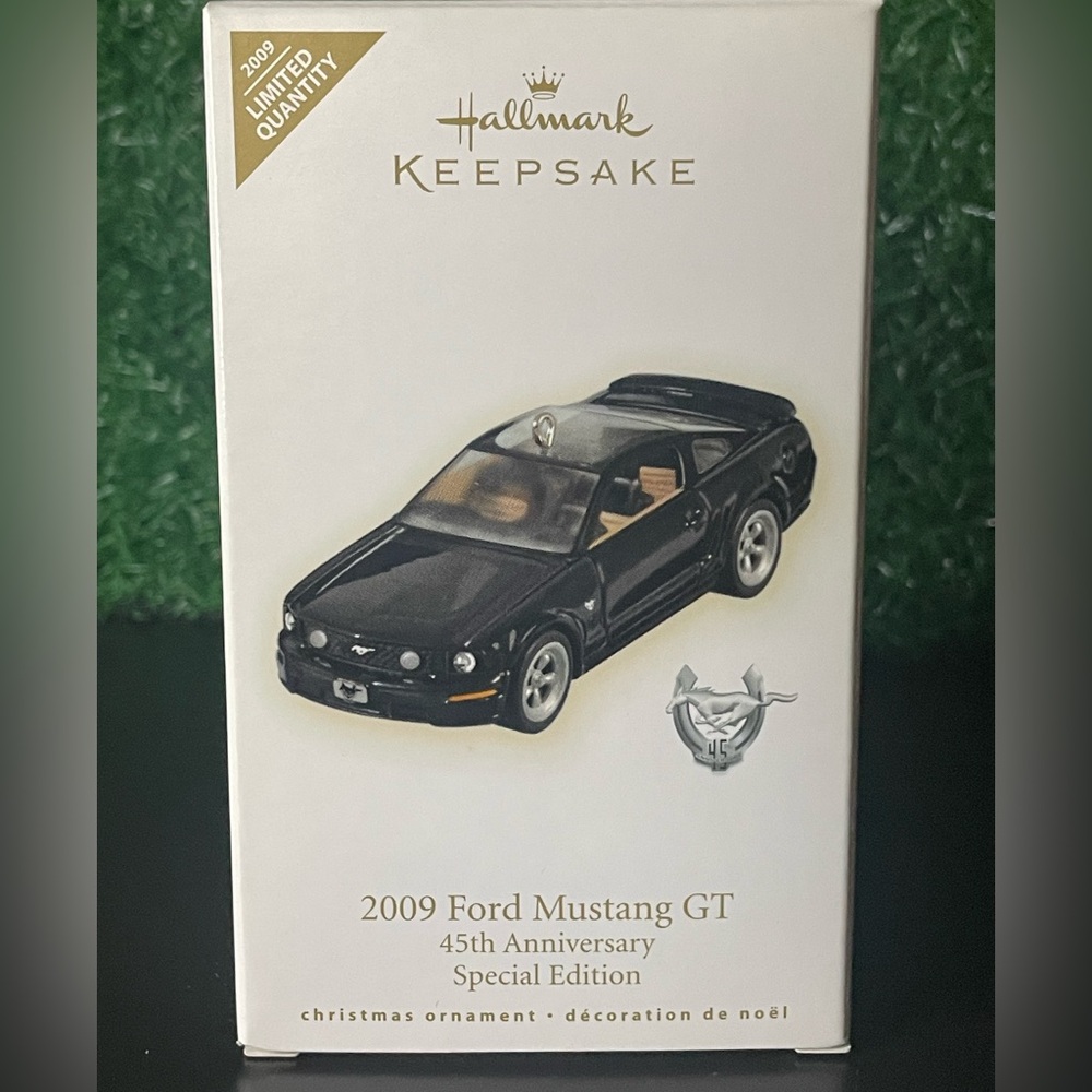 Hallmark KEEPSAKE 2009 Ford Mustang GT Black Ornament